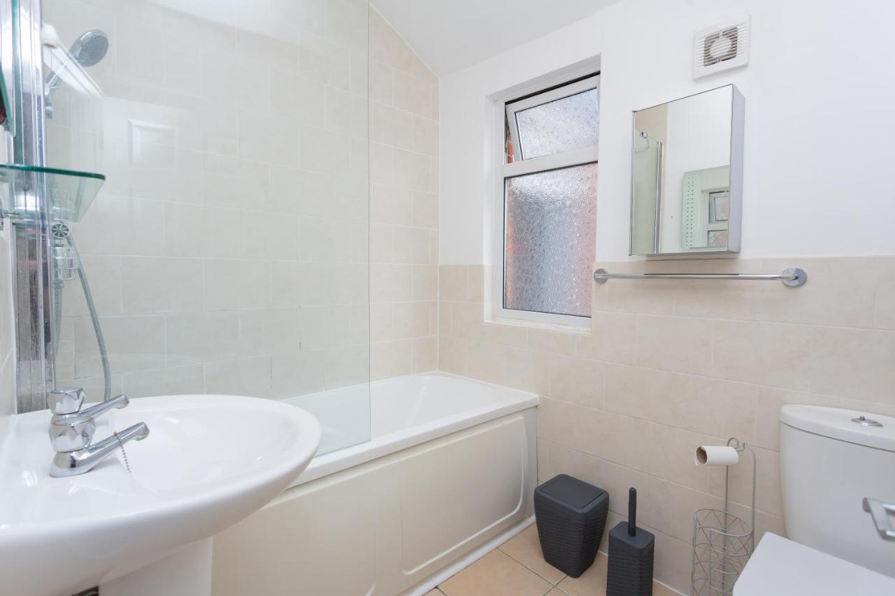 The White & Warm, Free Parking & Wifi, 8 Beds Colchester Exterior foto